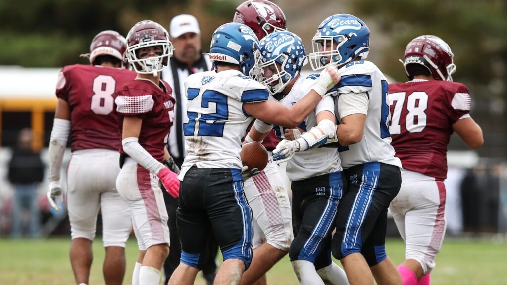 Hawthorne tops Pompton Lakes to earn playoff spot - Football recap, photos