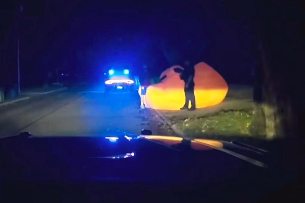 Runaway inflatable pumpkin spooks police as they attempt to catch it Runaway inflatable pumpkin spooks police as they attempt to catch it