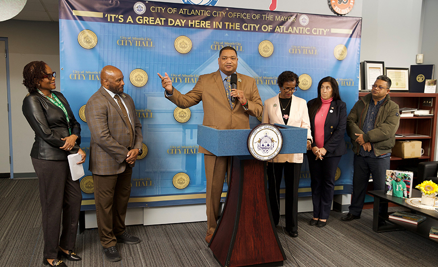 Moody’s raises Atlantic City investment-grade credit rating Atlantic City Mayor Marty Small Sr. announces Moody's upgrade