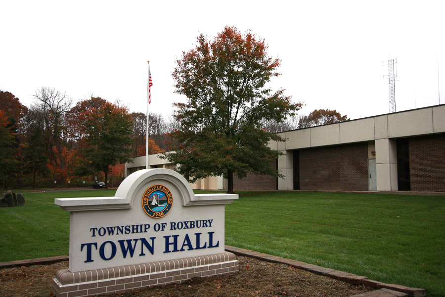 DHS confirms Roxbury detention center plans, to local officials’ dismay DHS confirms Roxbury detention center plans, to local officials’ dismay