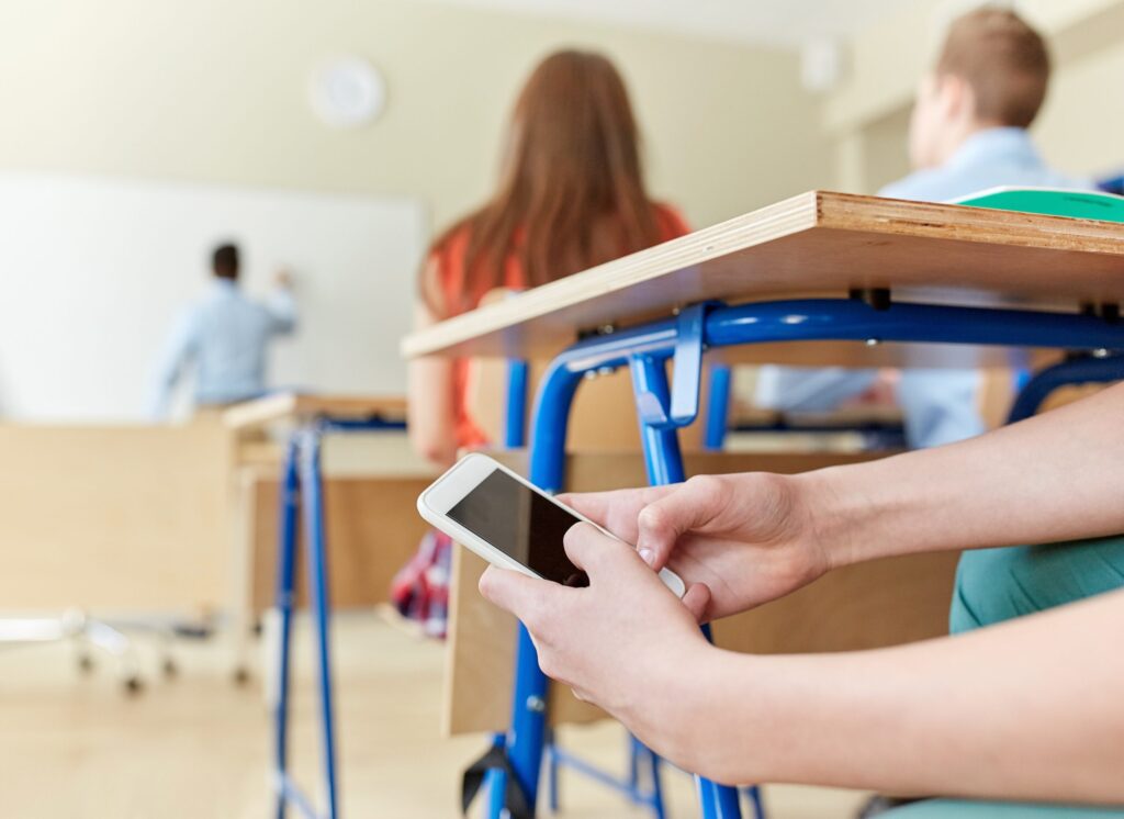More 80% of New Jerseyans support school cellphone ban, poll finds