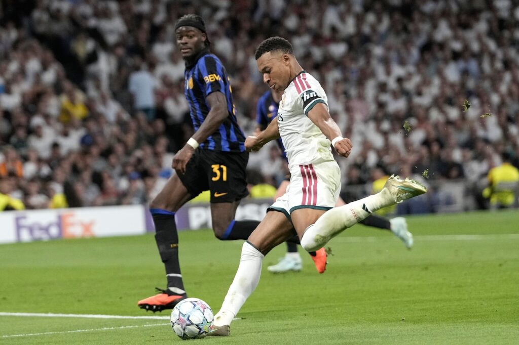 Real Madrid vs. Sevilla La Liga match (10/18) FREE U.S. stream Sponsor Logo
